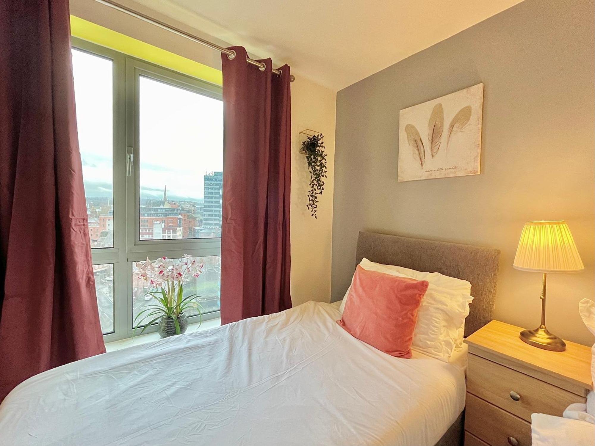 Skyview Apartment By Noknokstay - City Centre With Parking - Group, Family, Business Шефилд Экстерьер фото