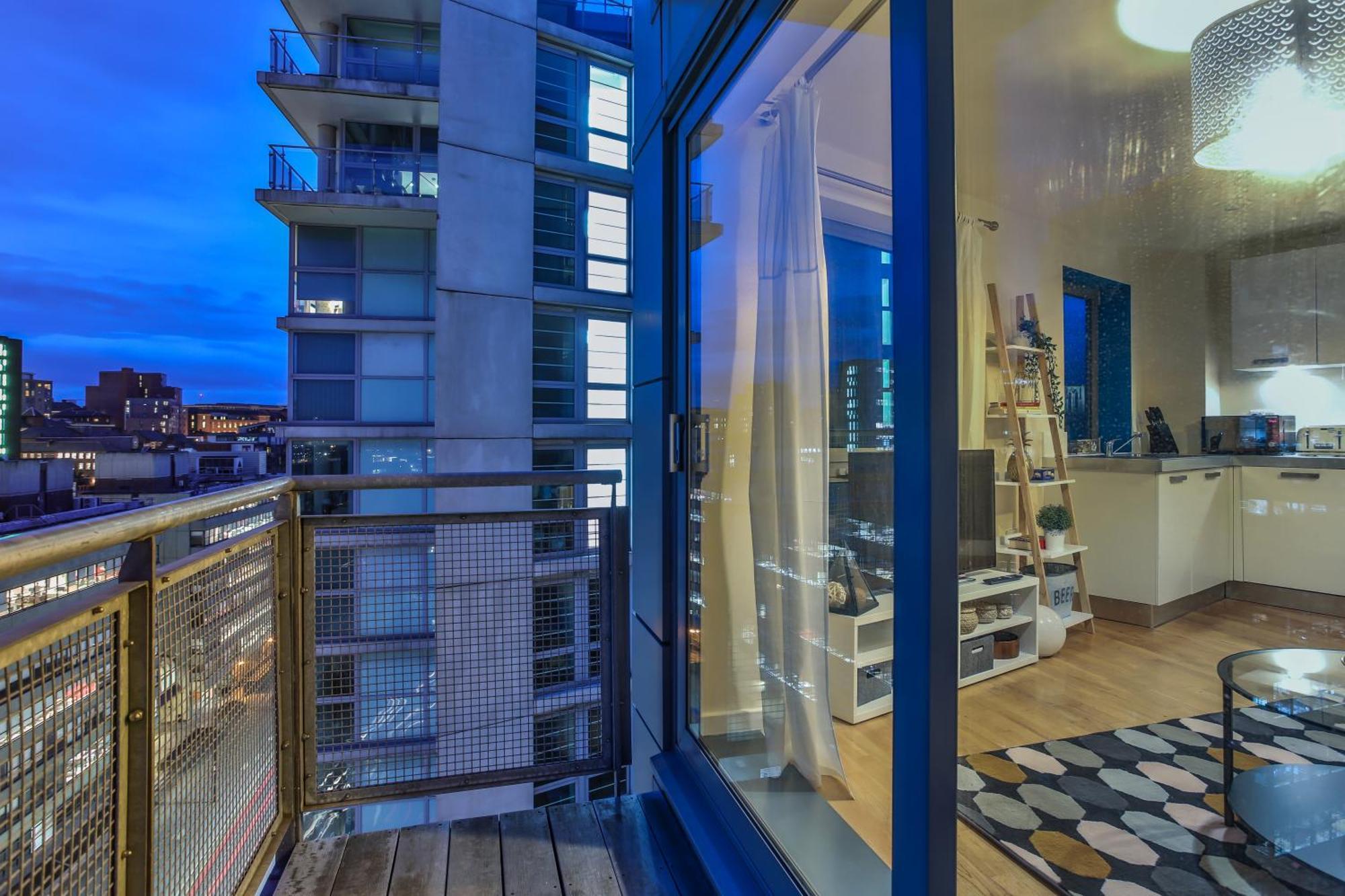 Skyview Apartment By Noknokstay - City Centre With Parking - Group, Family, Business Шефилд Экстерьер фото